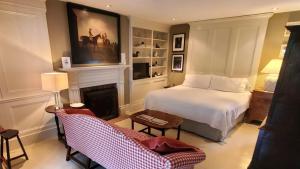 Dots Landing Garden Room