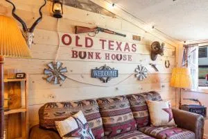 Old Texas Bunkhouse - Canton