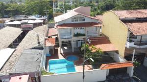 Casarão Com 3 suítes, 2 quartos, Piscina, Praia Perto