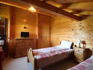 Chalets Chalet Araches-la-Frasse, 6 pieces, 10 personnes - FR-1-572-27 : photos des chambres