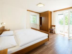 Apartment in Dorf Tirol near Spronser Lakes