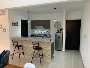 Hermoso apartamento piscina, céntrico, área libre.