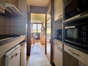 Appartement rénové au pied des pistes avec balcon - FR-1-344-748