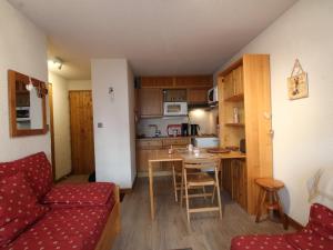 Appartements Appartement Les Carroz d'Araches, 1 piece, 4 personnes - FR-1-572-20 : photos des chambres