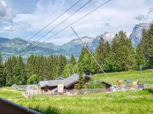 Bel appartement familial aux pieds des pistes - FR-1-642-73