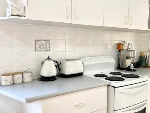 Beautiful 4-bedroom original beach cottage in Port Kembla