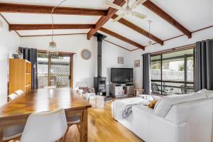 Breathe easy Inverloch linen and wifi included