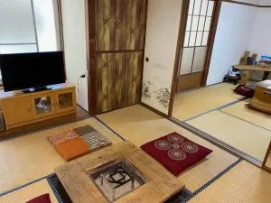 いろり坊一棟貸切プラン。囲炉裏テーブル・BBQで遊べるくつろぎの宿。 - Enoura