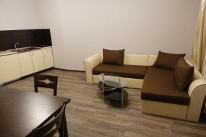 ENIS Hotel със закрит и отоплен минерален басейн