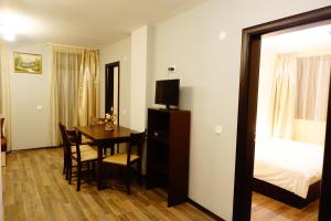 ENIS Hotel със закрит и отоплен минерален басейн