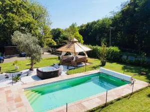 VILLA 7 personnes, 15 mn de Biarritz, jacuzzi, sauna, piscine, petanque, salle de sport - Briscous