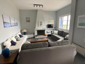 RETREAT VILLA BY THE SEA WITH POOL IN PORTO HELI