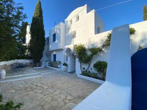 RETREAT VILLA BY THE SEA WITH POOL IN PORTO HELI