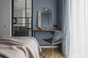 IVIS House - Classical Apartment with Balcony in Vilnius Old Town