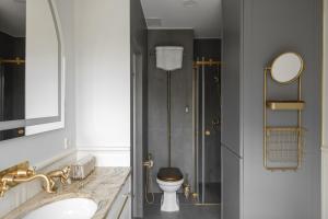 IVIS House - Classical Apartment with Balcony in Vilnius Old Town