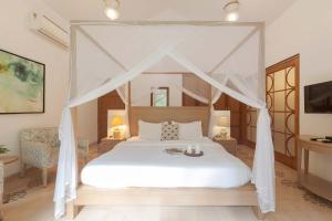 StayVista at Villa Arcadia with Alfresco Dining & complimentary Breakfast