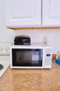 Central Miami 1BR 10 min to Cruise Port, Brickell & Wynwood Apt 201