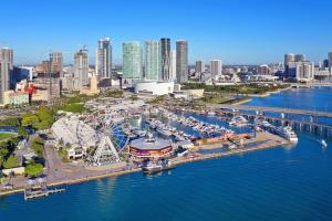 Central Miami 1BR 10 min to Cruise Port, Brickell & Wynwood Apt 201