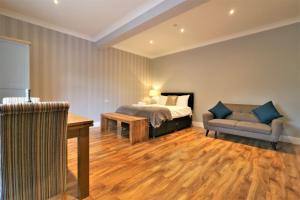 Signature - Linden Cottage Room 1