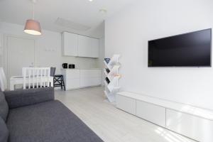 Apartment Amber White