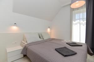 Apartment Amber White
