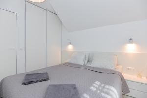 Apartment Amber White