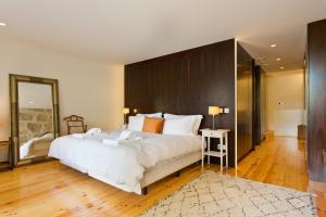 Boutique Rentals- Hidden Garden Portos downtown