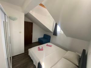 GUESTHOUSE RUZA SOBRA apartments in the attic of the house