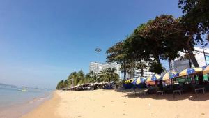 Maxs Beach House