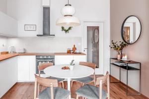 TurnKey I Main Bus Station Apartments