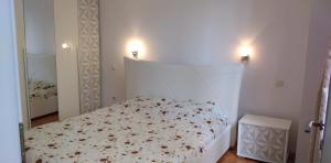 Lovely condo next to salt room, bus station