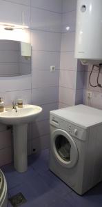 Lovely condo next to salt room, bus station