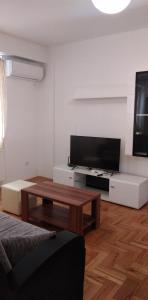 Lovely condo next to salt room, bus station
