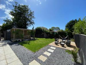 Cosy bungalow in countryside village near coast