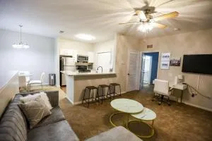 Lux 2BD 2BA minutes from the water - Whitfield