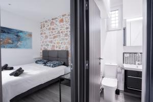 Cannes Experience Pastour Privatize 6 aparts 10bedrooms&9baths 11doublebeds with his duplexpenthouse ROOFTOP close palais congres beaches et Suquet