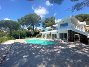 Villa 6 Chambres, Piscine, vue Mer, à Proximité de la Plage , Cavalaire-sur-mer