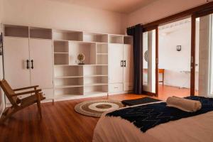 Cosy PRIVATE 3 BEDROOM vacation villa (5 mins to FINNS BEACH)