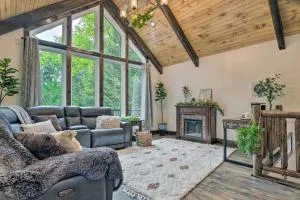 Pet-Friendly Delta Cabin with Private Hot Tub! - Stewartstown