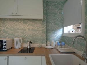 CHARMING ENGLISH STYLE STUDIO FLAT