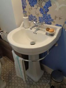 CHARMING ENGLISH STYLE STUDIO FLAT