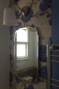 CHARMING ENGLISH STYLE STUDIO FLAT