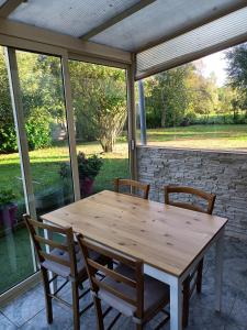 Maisons d'hotes Entre Puy-de-Dome et Correze Appartement pour 4 personnes avec terrasse et jardin : photos des chambres