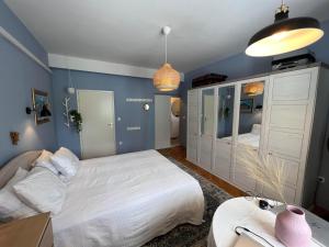 Blue Room and Private Bathroom