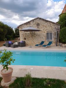 Maisons de vacances La petite maison bleue avec piscine : photos des chambres