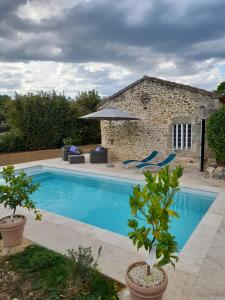 Maisons de vacances La petite maison bleue avec piscine : photos des chambres