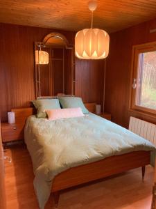 Chalets Chalet avec sauna et vue sur le lac : photos des chambres