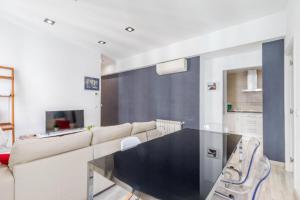 Spacious flat puerta del sol