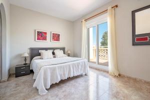 Villa Carolina Blanca by Villa Plus