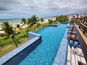 Loft com jacuzzi privativa frente mar do Bessa